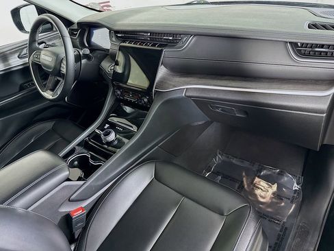 Used 2023 Jeep Grand Cherokee Limited w/ Black Appearance Package image 34