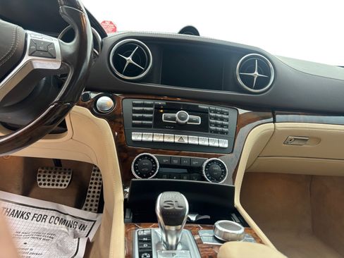 Used 2014 Mercedes-Benz SL 550 image 11