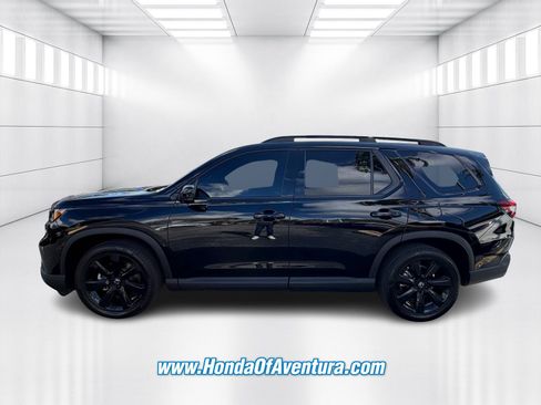 Certified 2025 Honda Pilot Black Edition image 4