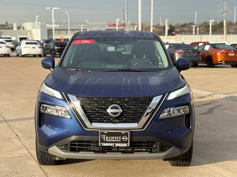 Certified 2022 Nissan Rogue SV image 4