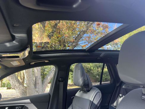 Used 2025 Mercedes-Benz GLC 350e 4MATIC image 26