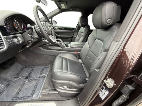Used 2022 Porsche Cayenne image 9