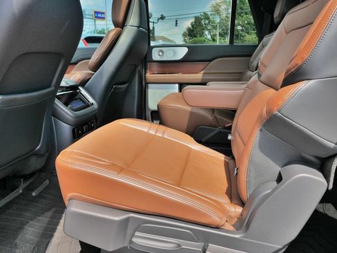Used 2024 Lincoln Navigator L Reserve AWD/4WD image 19