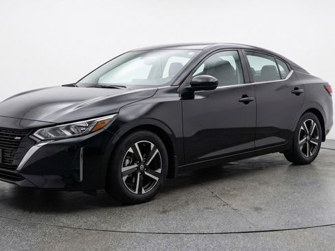 Used 2025 Nissan Sentra SV FWD image 3