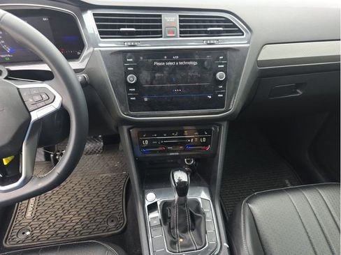 Used 2022 Volkswagen Tiguan SE FWD image 26