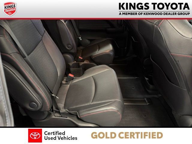 Used 2025 Toyota Sienna XSE AWD/4WD image 13