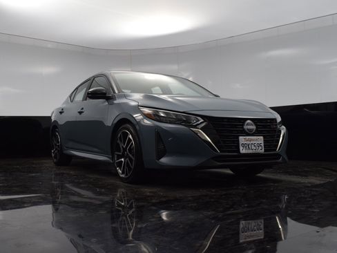 Used 2025 Nissan Sentra SR image 16