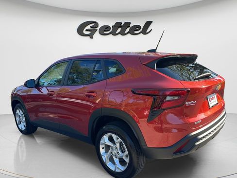 Used 2024 Chevrolet Trax LS w/ LS Convenience Package FWD image 7