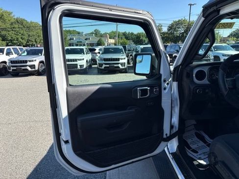 Certified 2026 Jeep Wrangler Sport AWD/4WD image 17