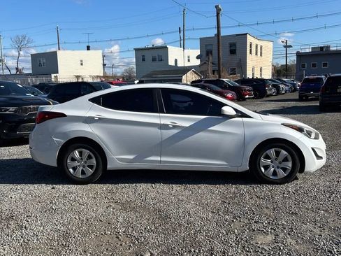 Used 2016 Hyundai Elantra SE image 14