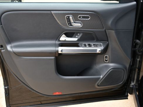 Used 2024 Mercedes-Benz GLB 250 image 9