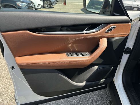 Used 2021 Maserati Levante image 14