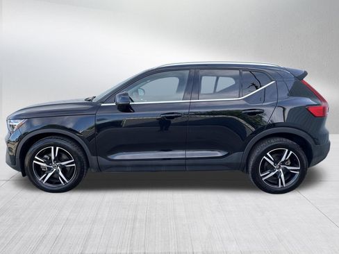 Used 2023 Volvo XC40 B5 Plus AWD/4WD image 4