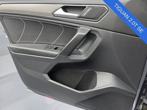 Used 2023 Volkswagen Tiguan SE w/ Panoramic Sunroof Package FWD image 25
