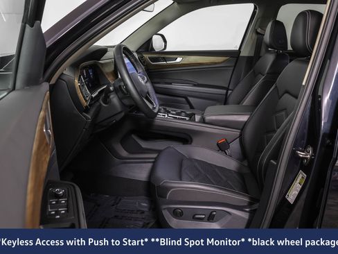 Used 2025 Volkswagen Atlas SE w/ Black Wheel Package image 7