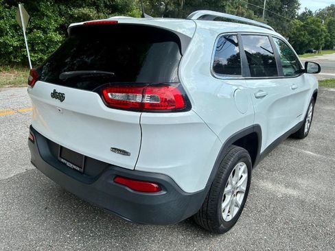 Used 2017 Jeep Cherokee Latitude FWD image 4