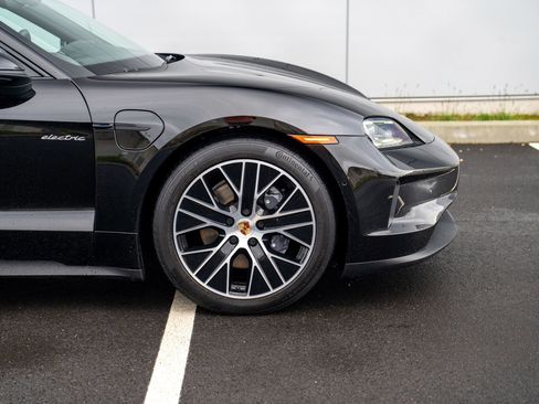 Certified 2025 Porsche Taycan image 9