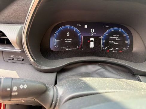 Used 2023 Toyota Highlander Platinum image 11