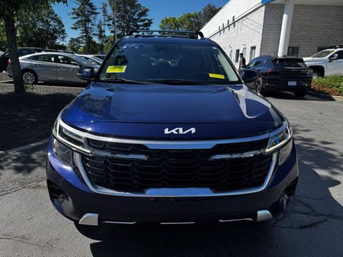 Used 2024 Kia Seltos EX AWD/4WD image 2