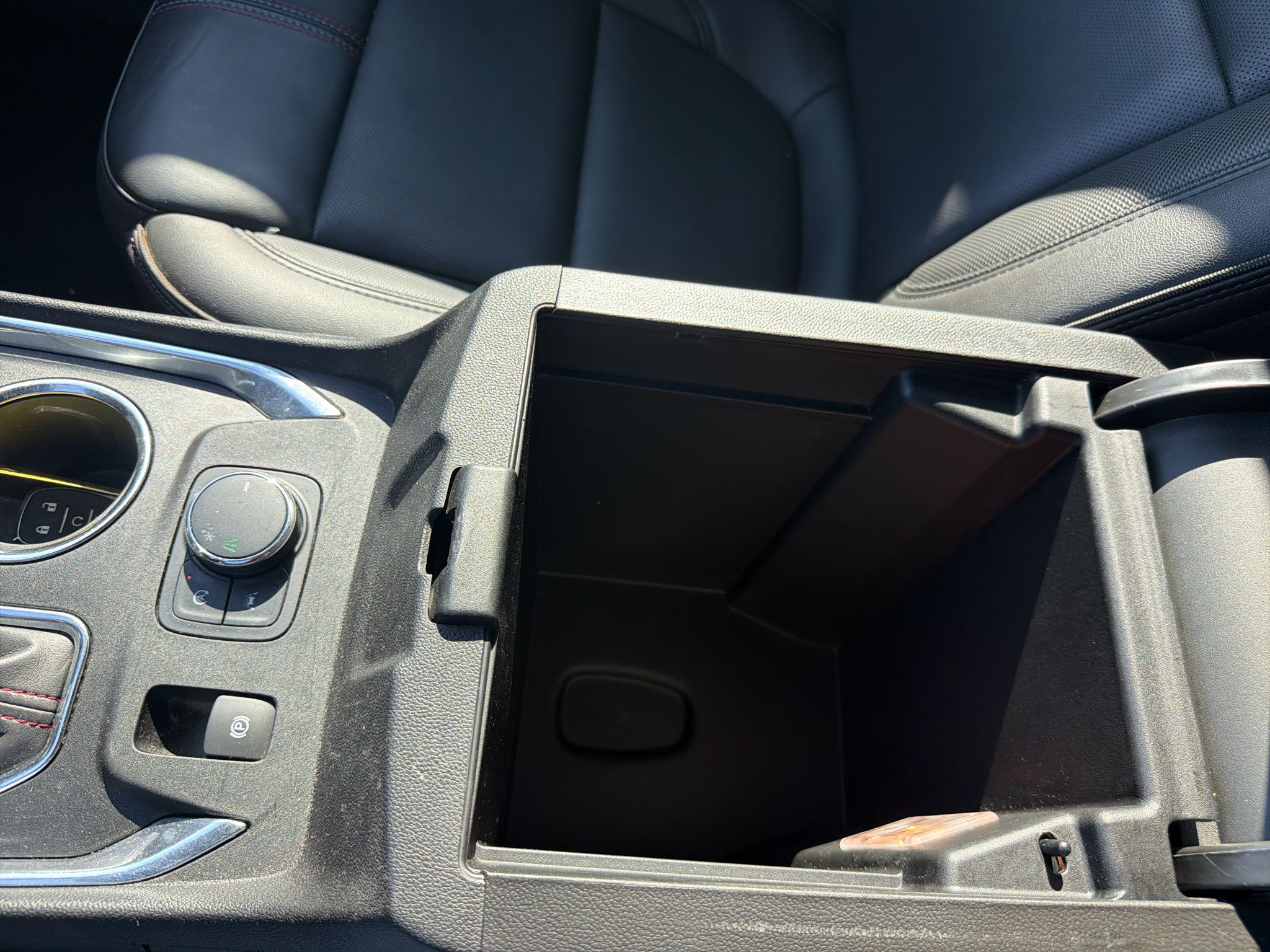 Used 2023 Chevrolet Traverse RS FWD image 34