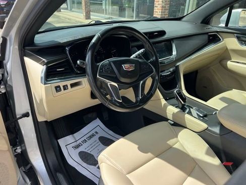 Used 2019 Cadillac XT5 FWD image 11