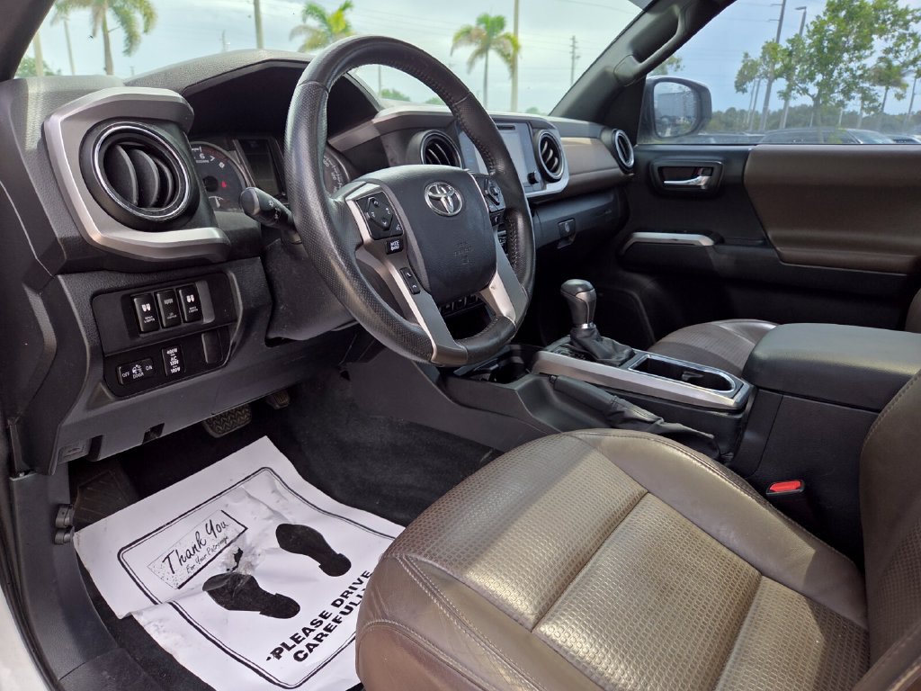 Used 2016 Toyota Tacoma Limited w/ Towing Package AWD/4WD image 28