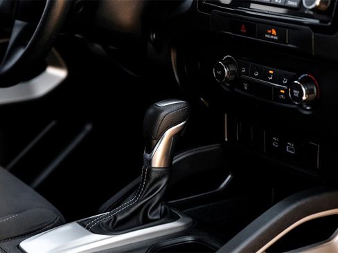 Used 2022 Nissan Frontier SV image 19