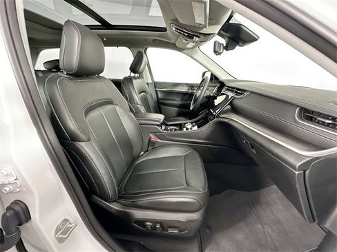 Used 2023 Jeep Grand Cherokee Limited w/ Luxury Tech Group II image 31