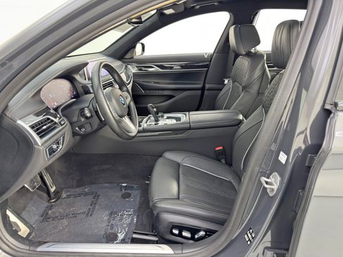 Used 2022 BMW 750i xDrive w/ Executive Package image 17