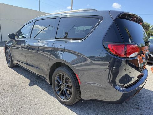 Used 2020 Chrysler Pacifica Touring-L AWD/4WD image 5