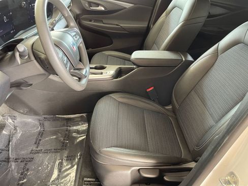 Used 2025 Buick Envista Preferred image 24