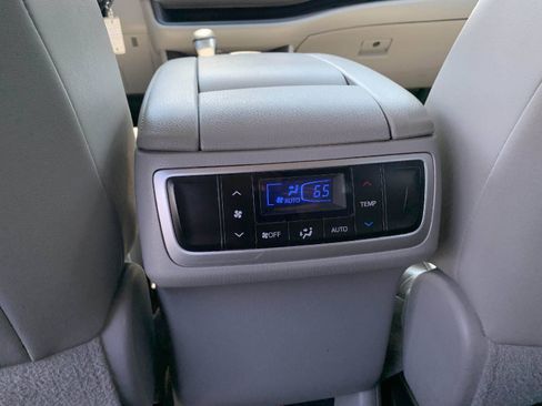 Used 2015 Toyota Highlander Plus AWD/4WD image 36