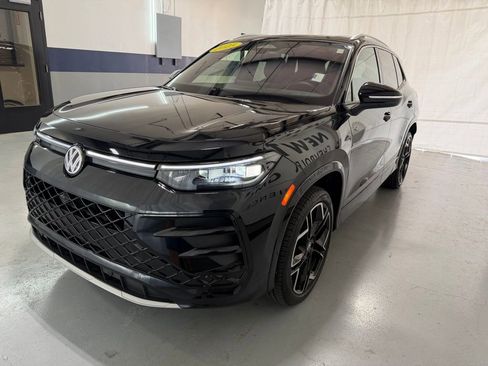 Used 2025 Volkswagen Tiguan SEL R-Line AWD/4WD image 40