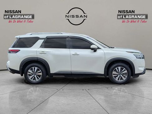 Used 2022 Nissan Pathfinder SL w/ Cargo Package AWD/4WD image 4
