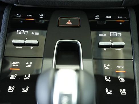 New 2025 Porsche Macan image 21