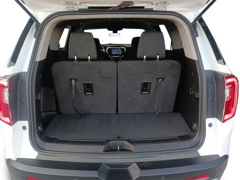 Used 2023 GMC Acadia SLE image 13