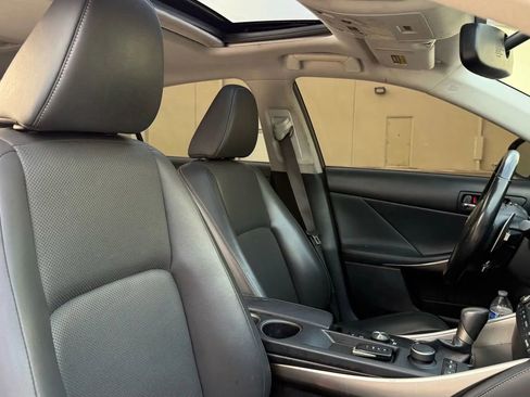 Used 2016 Lexus IS 200t RWD image 17