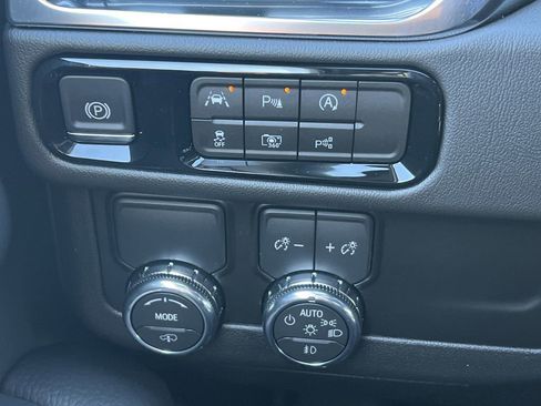 New 2026 GMC Yukon Denali w/ Sun & Power Step Package image 11