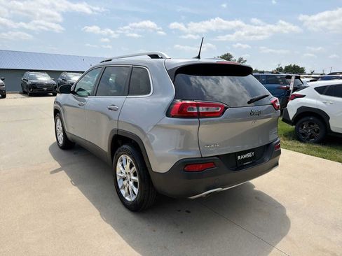 Used 2017 Jeep Cherokee Limited AWD/4WD image 4