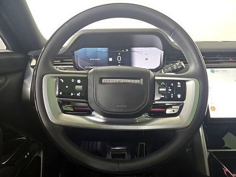 Used 2025 Land Rover Range Rover SE AWD/4WD image 21