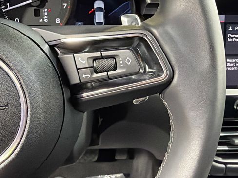 Used 2025 Porsche Macan image 39