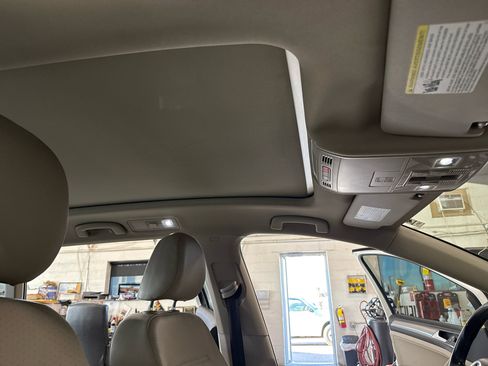 Used 2015 Volkswagen Golf TDI SE image 52