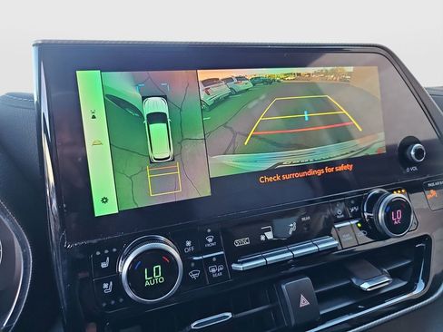 Used 2023 Toyota Highlander Platinum image 13