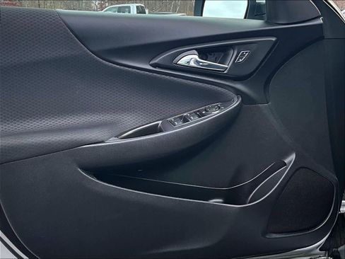 Used 2016 Chevrolet Malibu LT image 9