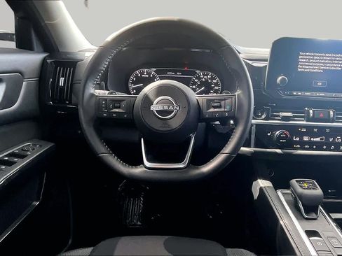 Used 2025 Nissan Pathfinder SV FWD image 6
