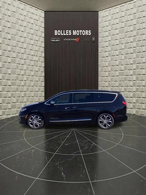 Certified 2024 Chrysler Pacifica Pinnacle FWD image 9