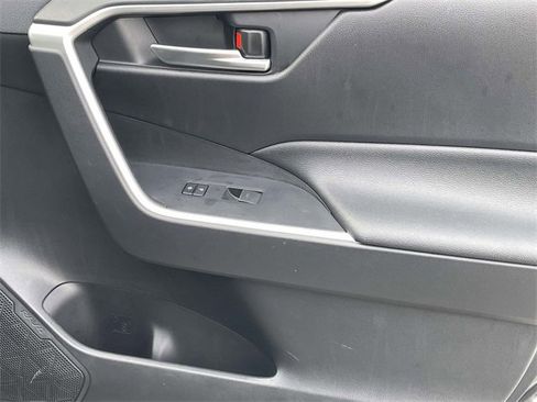 Used 2023 Toyota RAV4 SE image 17