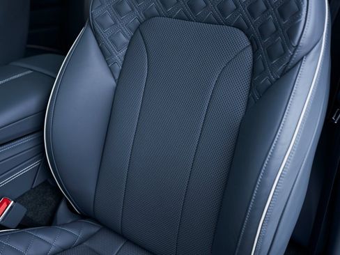 Used 2023 Bentley Continental GT Azure image 43