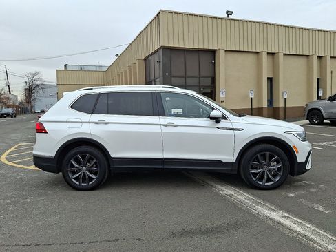 Used 2023 Volkswagen Tiguan SE image 8