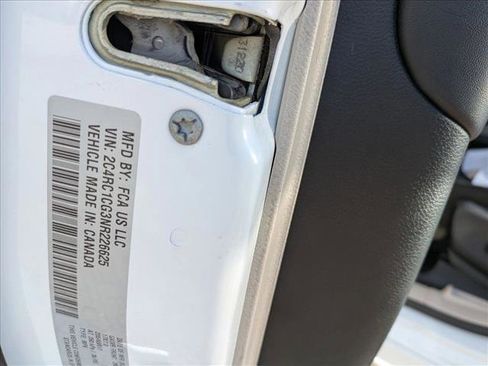 Used 2022 Chrysler Voyager LX image 25